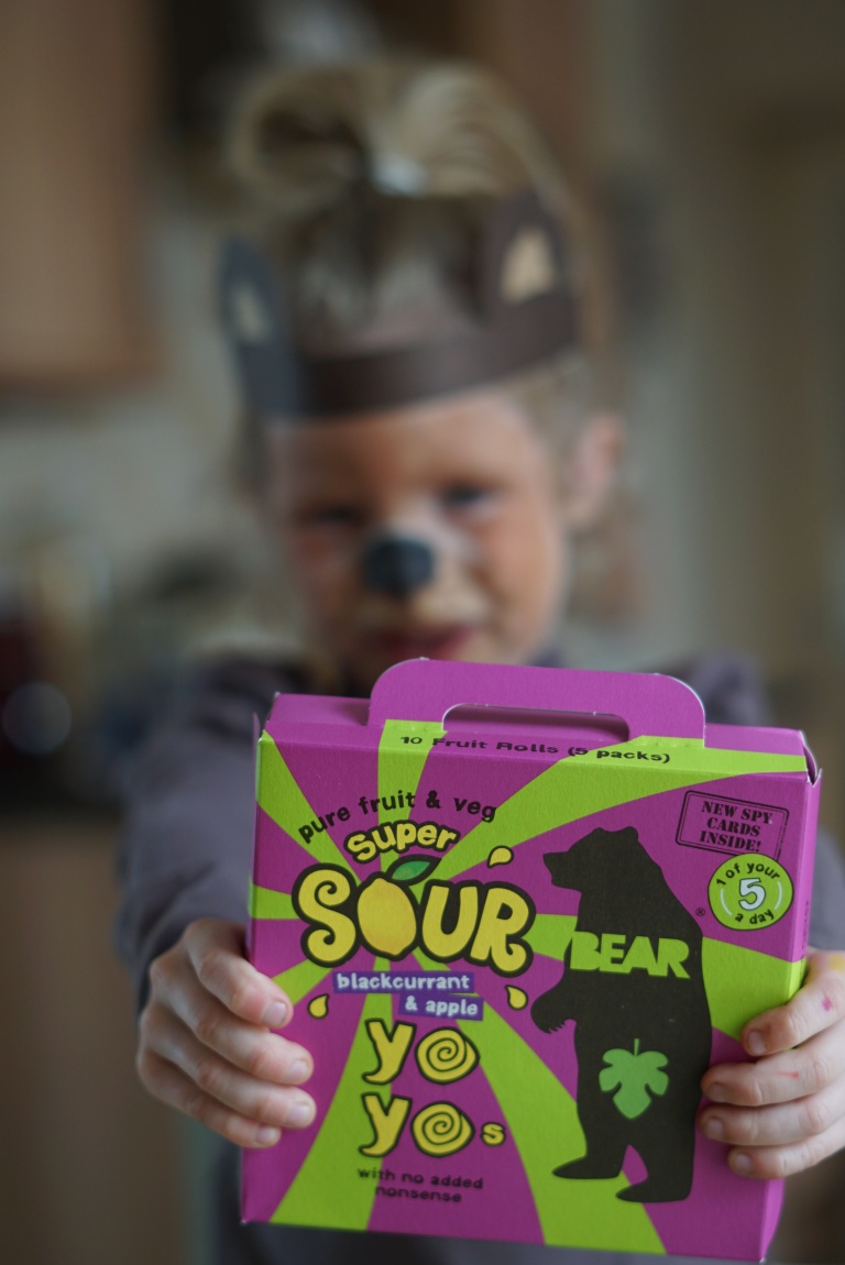 A Bear Nibbles fun family game with Super Sour Yoyos