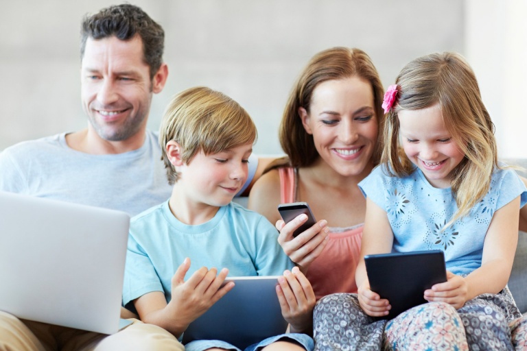 Make the digital era safe for your kids with mobile phone parental control tools